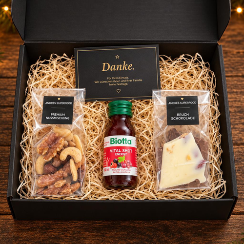 Kleine Geschenkbox von Andre’s Superfood mit Biotta Vital Shot Energy, Premium-Nussmischung und Bruchschokolade – Weihnachtsgeschenk für Mitarbeitende und Kunden.